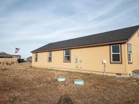 13846 Charlson St, Williston, ND 58801 photo 24
