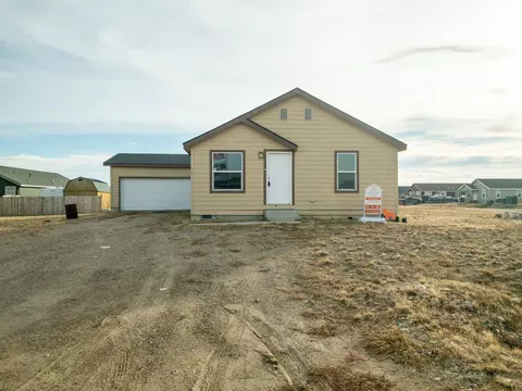 13846 Charlson St, Williston, ND 58801 photo 1