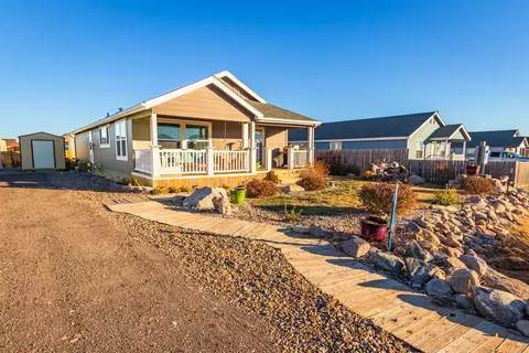5624 Stoneview Ave, Williston, ND 58801 photo 2