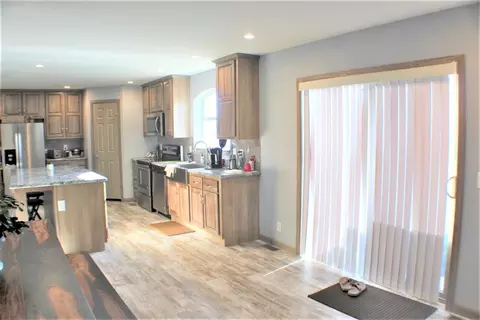 5635 Carolville Loop, Williston, ND 58801 photo 10