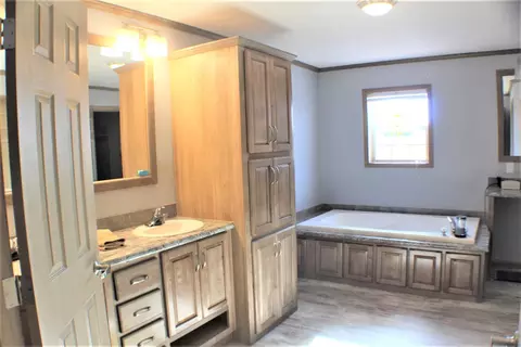 5635 Carolville Loop, Williston, ND 58801 photo 11