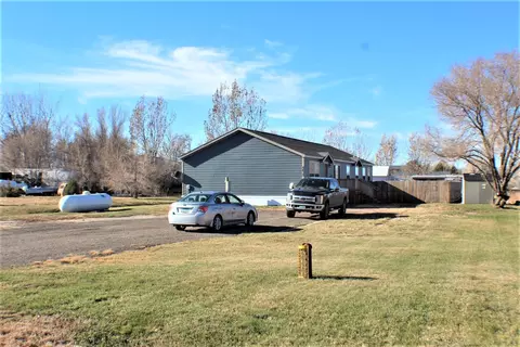 5635 Carolville Loop, Williston, ND 58801 photo 2