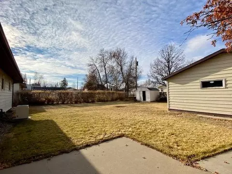 1511 2nd Ave E, Williston, ND 58801 photo 3