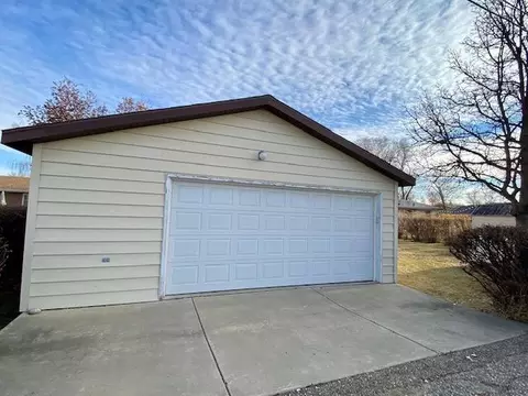 1511 2nd Ave E, Williston, ND 58801 photo 2