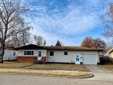 1511 2nd Ave E, Williston, ND 58801 photo 1