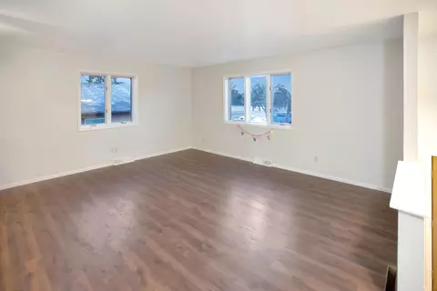 1006 10th Ave W, Williston, ND 58801 photo 2