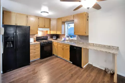 1006 10th Ave W, Williston, ND 58801 photo 5