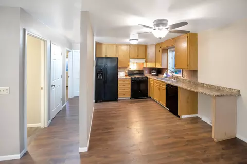1006 10th Ave W, Williston, ND 58801 photo 4