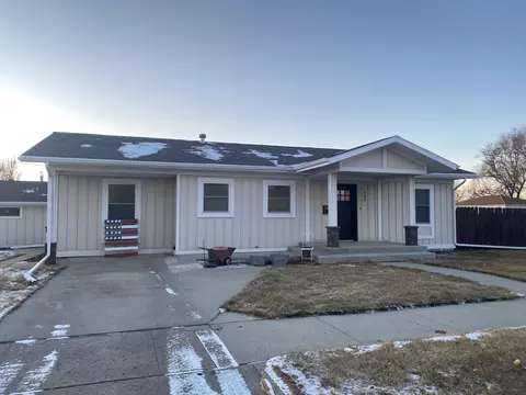 409 17th Ave W, Williston, ND 58801 photo 1
