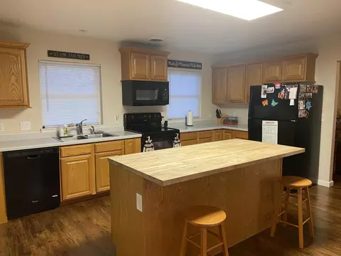409 17th Ave W, Williston, ND 58801 photo 4