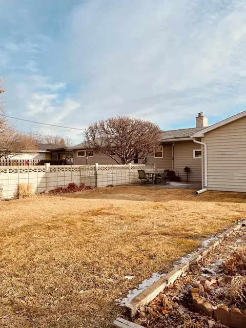 1505 11th Ave W, Williston, ND 58801 photo 3