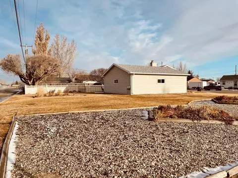 1505 11th Ave W, Williston, ND 58801 photo 4