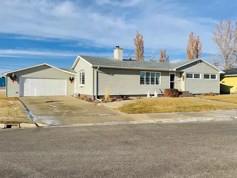 1505 11th Ave W, Williston, ND 58801 photo 1