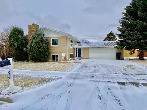 2005 3rd Ave E, Williston, ND 58801 photo 1