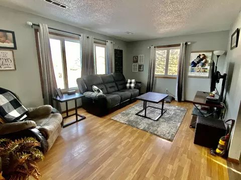 2005 3rd Ave E, Williston, ND 58801 photo 2