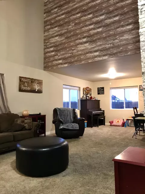 2218 27th Ave W, Williston, ND 58801 photo 5