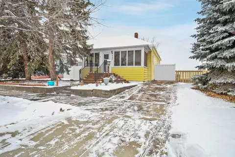 427 4th Ave W, Williston, ND 58801 photo 3