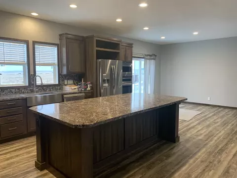 14784 Lambert St, Williston, ND 58801 photo 5