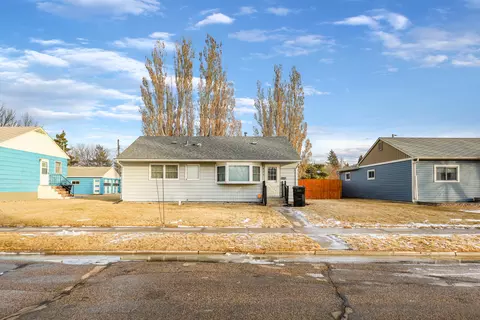 820 13th Ave W, Williston, ND 58801 photo 3
