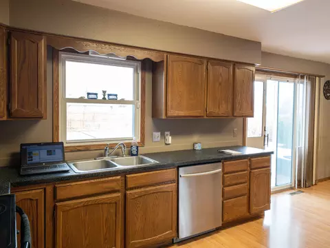 916 18th St W, Williston, ND 58801 photo 5