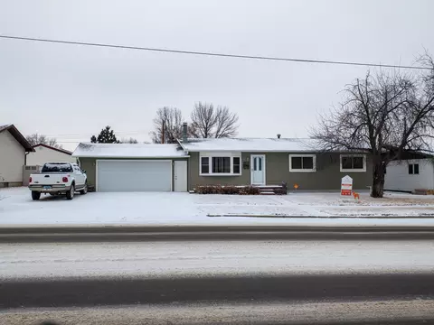 916 18th St W, Williston, ND 58801 photo 1