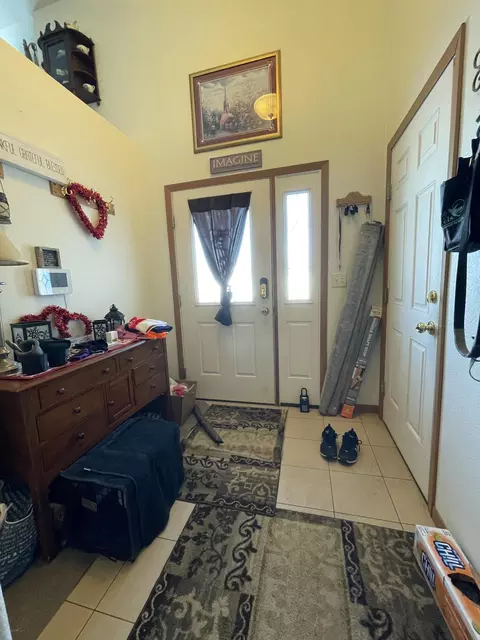 1209 Knoll St, Williston, ND 58801 photo 2