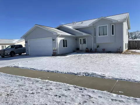 1209 Knoll St, Williston, ND 58801 photo 1