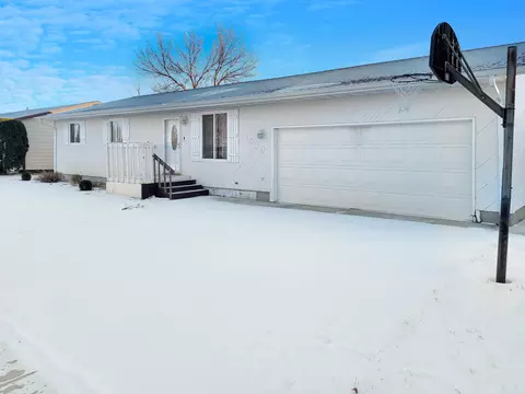 1309 24th St W, Williston, ND 58801 photo 1
