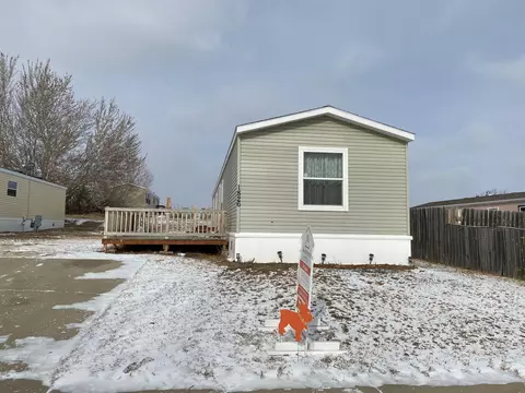 1826 32nd St W, Williston, ND 58801 photo 1