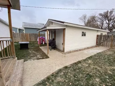 704 18th St W, Williston, ND 58801 photo 6