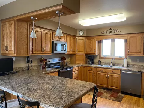 2216 University Ave, Williston, ND 58801 photo 3