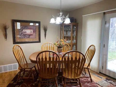 2216 University Ave, Williston, ND 58801 photo 5