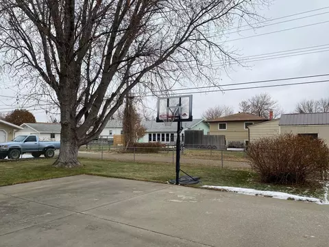 2216 University Ave, Williston, ND 58801 photo 23