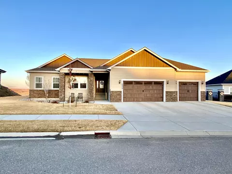 6806 Fairview Dr, Williston, ND 58801 photo 1