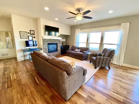 6806 Fairview Dr, Williston, ND 58801 photo 8