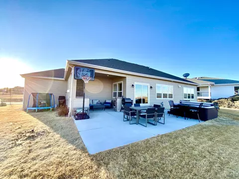 6806 Fairview Dr, Williston, ND 58801 photo 4
