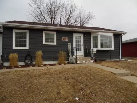 424 15th Ave W, Williston, ND 58801 photo 1