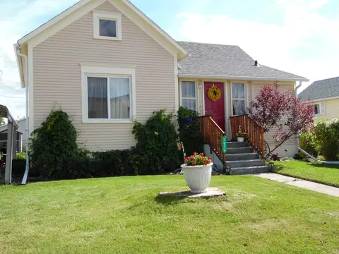 1019 11th St W, Williston, ND 58801 photo 2