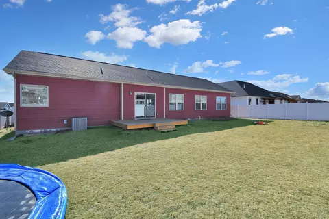 3332 32nd St W, Williston, ND 58801 photo 3
