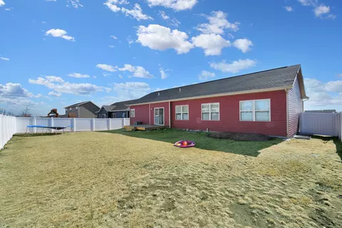 3332 32nd St W, Williston, ND 58801 photo 4