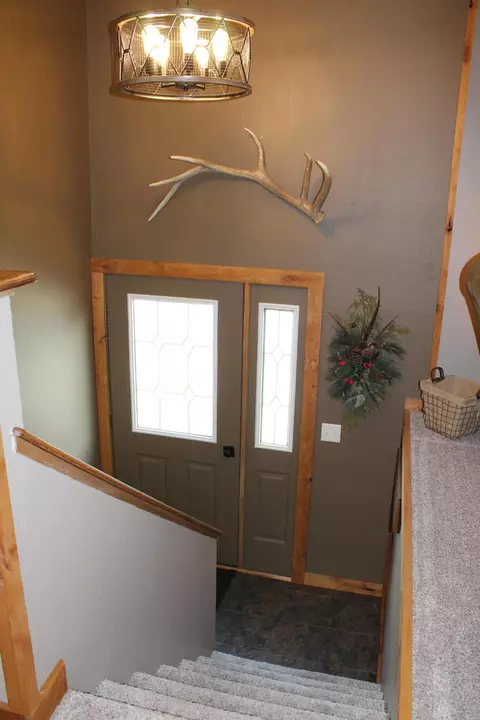 1706 27th St W, Williston, ND 58801 photo 3