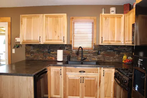 1706 27th St W, Williston, ND 58801 photo 10