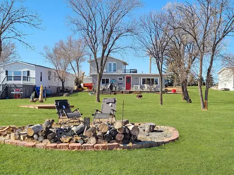 265 Blacktail Dr, Williston, ND 58801 photo 2