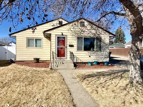 811 University, Williston, ND 58801 photo 1