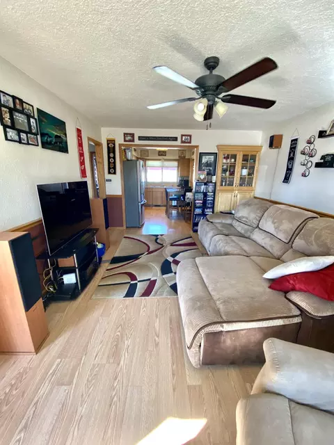811 University, Williston, ND 58801 photo 2