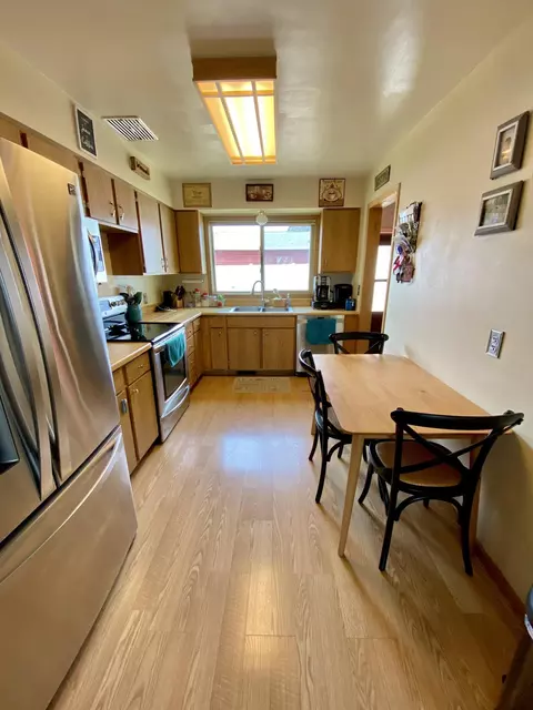 811 University, Williston, ND 58801 photo 3