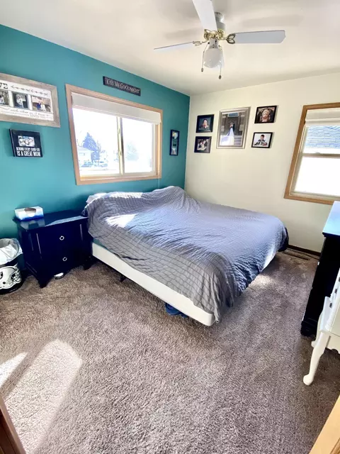 811 University, Williston, ND 58801 photo 4