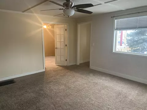 424 7th Ave W, Williston, ND 58801 photo 3