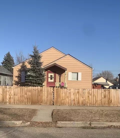 424 7th Ave W, Williston, ND 58801 photo 1