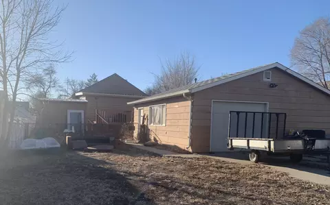 424 7th Ave W, Williston, ND 58801 photo 2